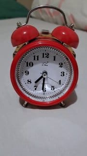 Relógio Despertador Retrô Vintage de Metal com Luz Noturna