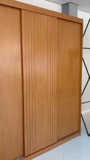 Guarda-Roupa 3 Portas Portas Ripadas Milano MDF Marrom/Cinamomo Cinamomo