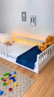 Cama Montessoriana Infantil Branca com Grades de Proteção