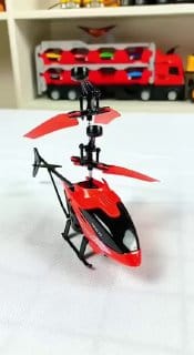 Avião de controle remoto recarregável comsuspensão sensorial bidirecional e helicópterode brinquedo