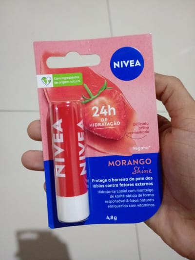 NIVEA Hidratante Labial Morango Shine 4,8g