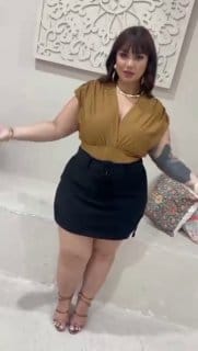 BLUSA MANGA CURTA BODY VERÃO PLUS SIZE ESTAMPA POÁ DECOTE V ELEGANTE LOOK TRABALHO FESTA 46 A 52